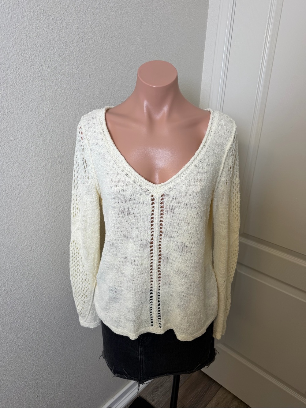 Sundance V-Neck Open Knit Cream Sweater Sz S